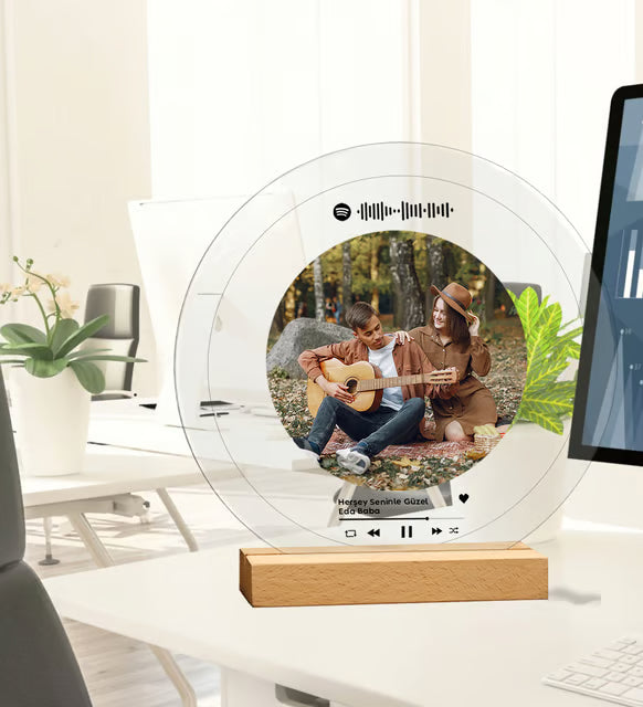 Kişiye Özel Tasarlanan Fotoğraflı Spotify Şarkı Barkodlu Yuvarlak Plak Tasarım